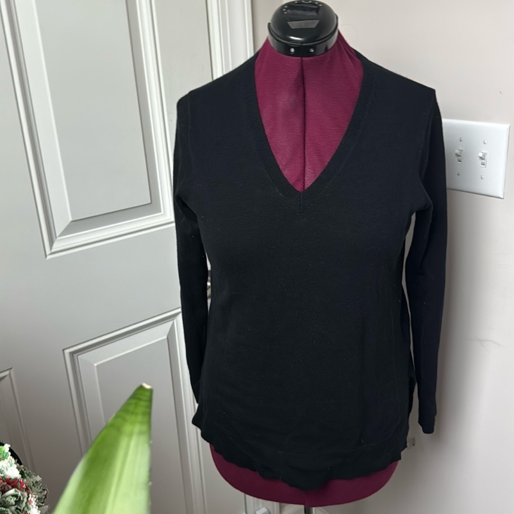 J. Crew Reimagined Black pullover v‎ neck Sweater
